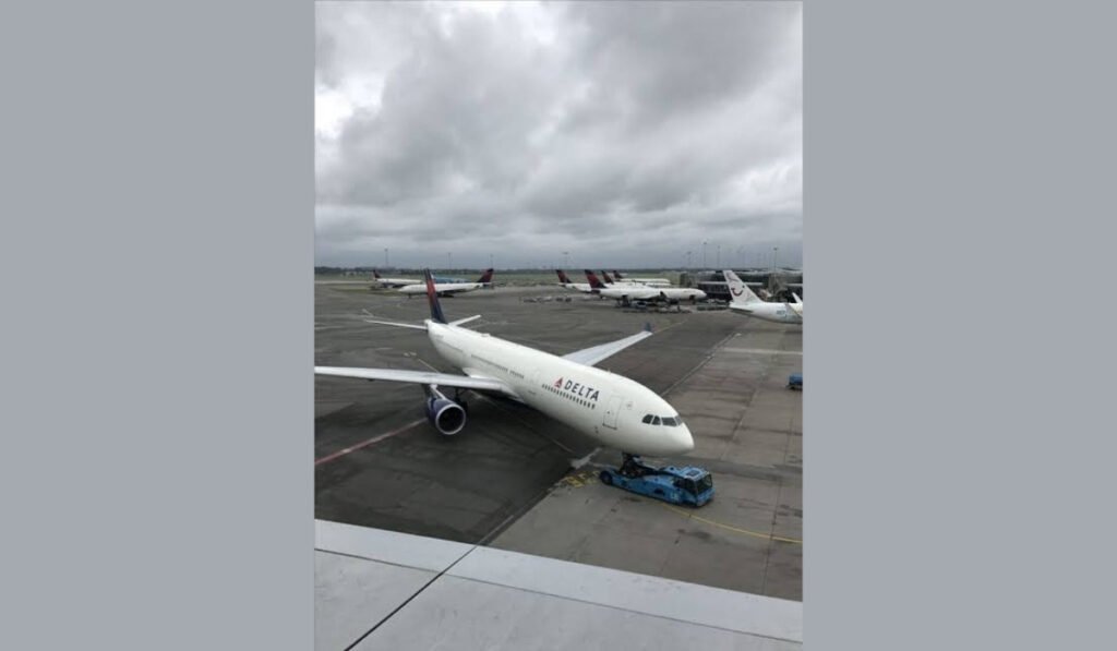delta connection dl3543 emergency landing